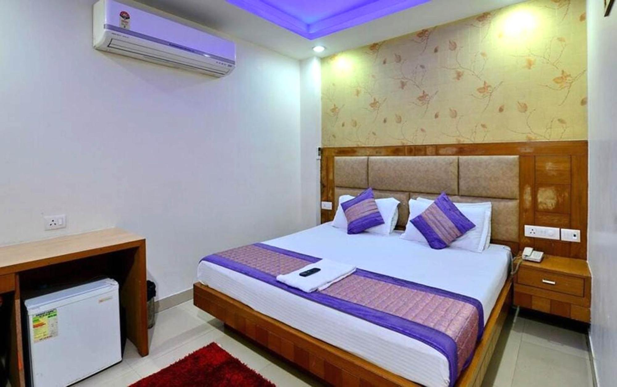 Excellancy - Railway Station - Paharganj Hotel