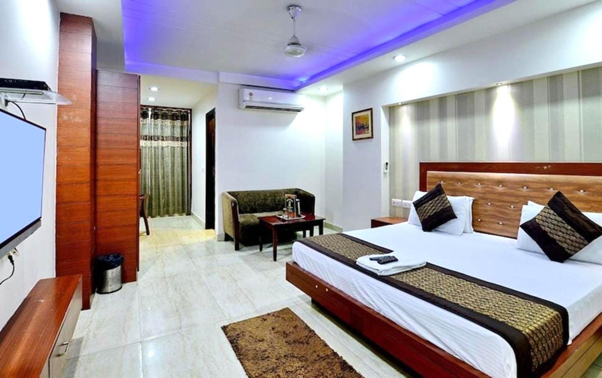 Hotel Excellancy - Railway Station - Paharganj New Delhi