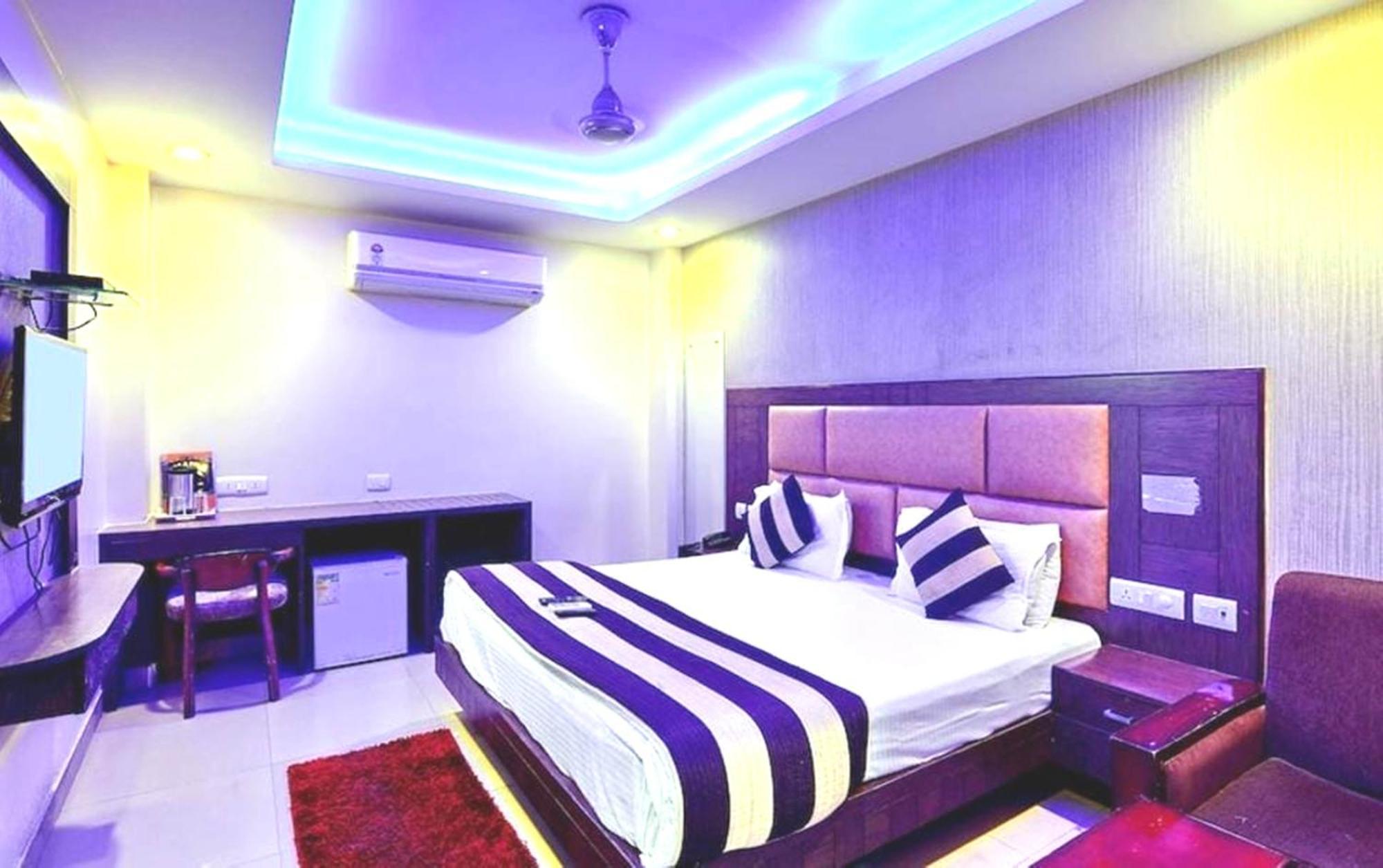 Excellancy - Railway Station - Paharganj 3*