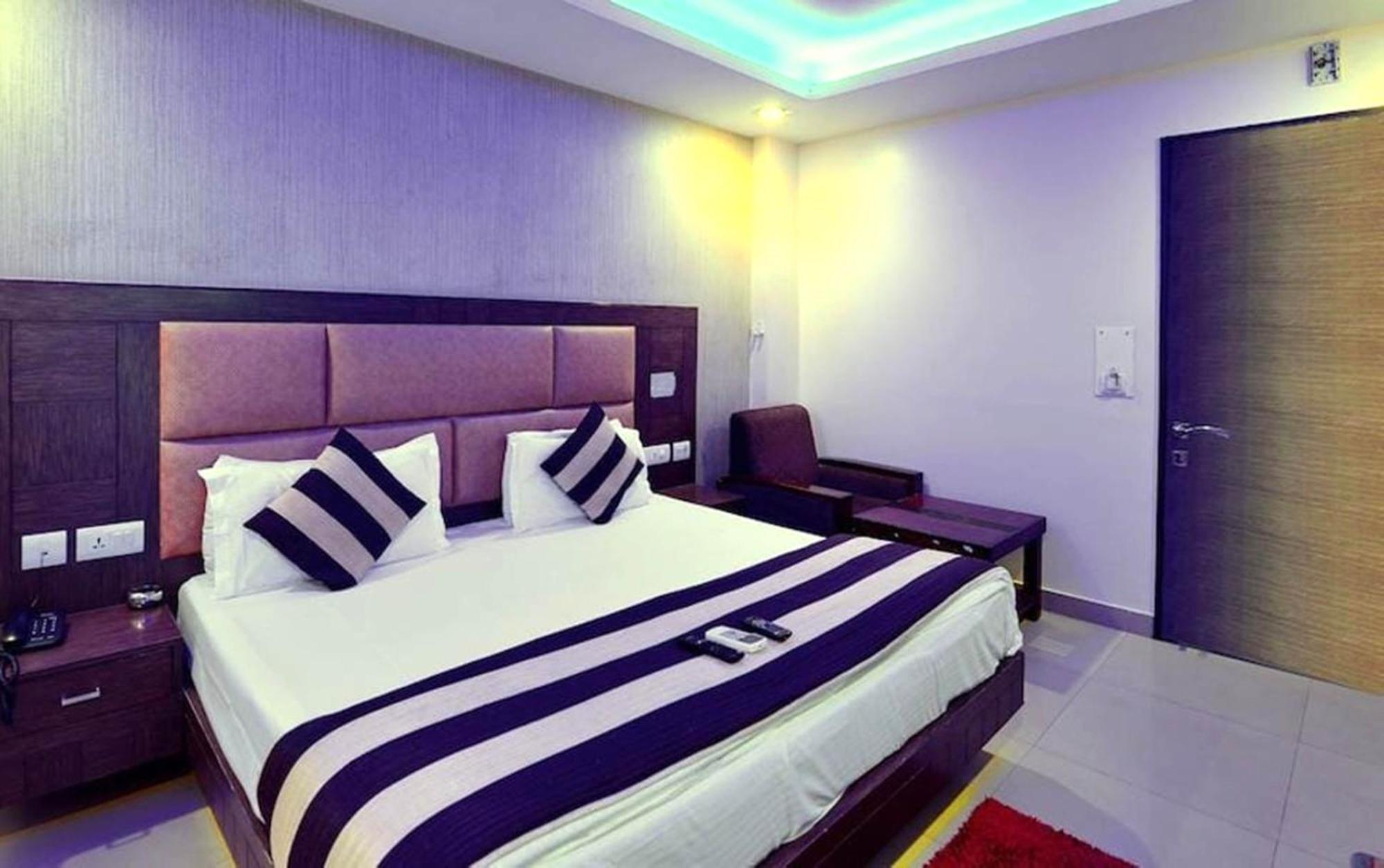 Hotel Excellancy - Railway Station - Paharganj New Delhi