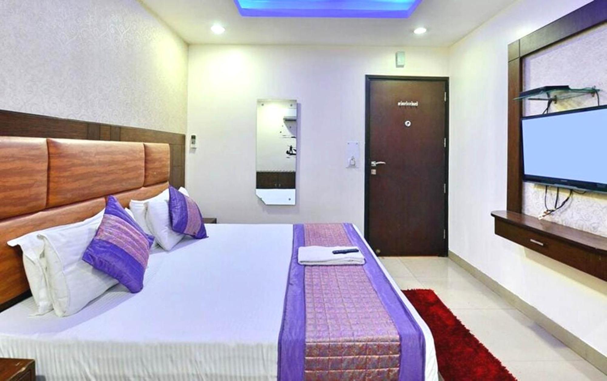 Hotel Excellancy - Railway Station - Paharganj New Delhi