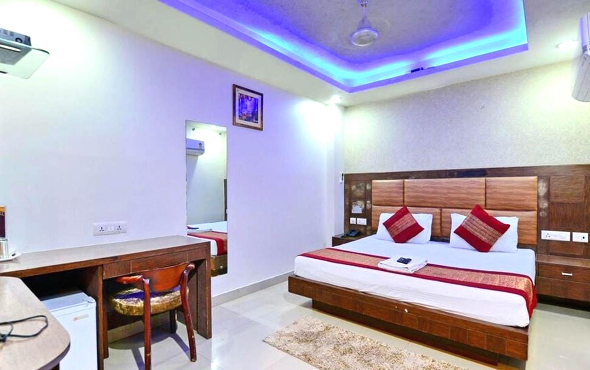 Excellancy - Railway Station - Paharganj Hotel New Delhi